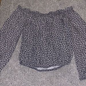 Brandy Melville Tops - Small cute shirt Brandy Melville Tops - Small cute shirt